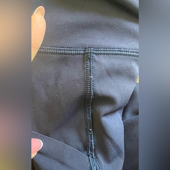 Lululemon Pace Perfect 7/8 Tight (25") Navy - Picture 3 of 3